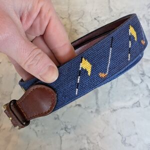 Smathers & Branson Men's Needlepoint Belt with Yellow Golf Flag Motif, 38